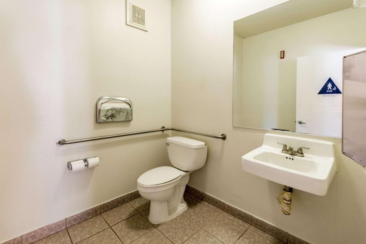 Quality Inn Fresno Near University Exterior foto